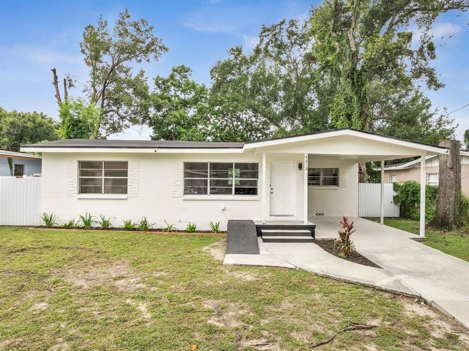 Activo con contrato: $275,000 (3 camas, 1 baños, 1136 Pies cuadrados)