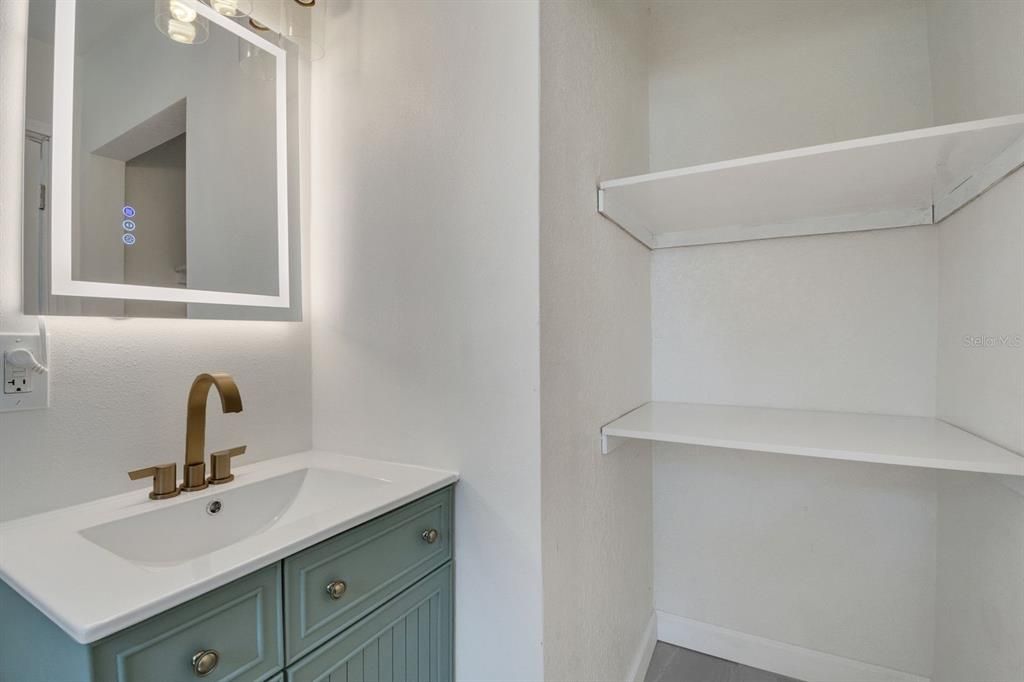 Activo con contrato: $275,000 (3 camas, 1 baños, 1136 Pies cuadrados)