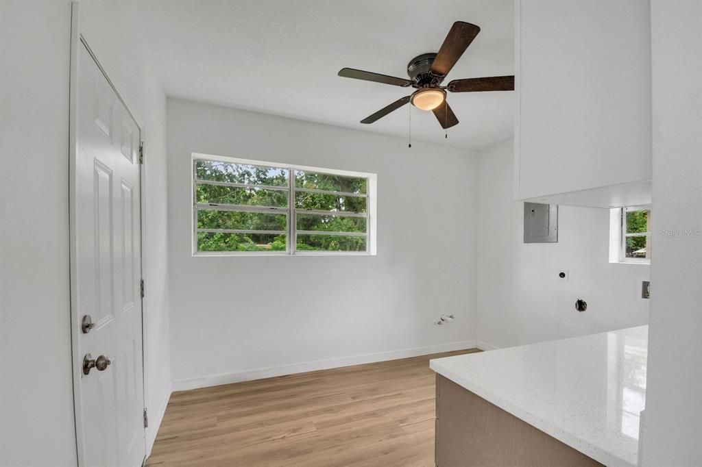 Activo con contrato: $275,000 (3 camas, 1 baños, 1136 Pies cuadrados)