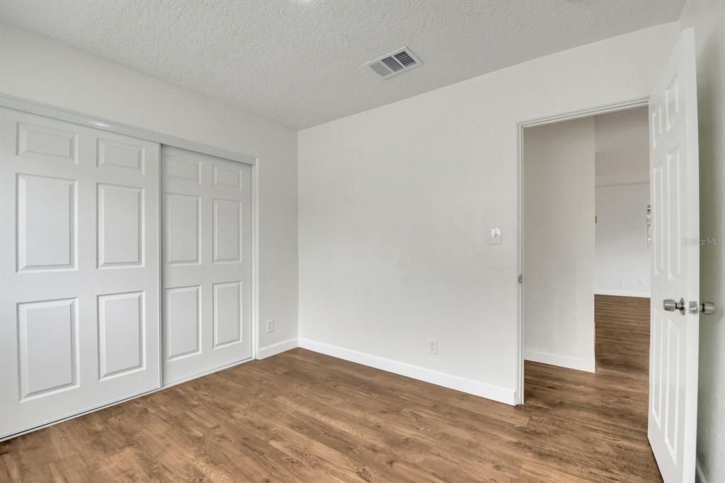 Activo con contrato: $275,000 (3 camas, 1 baños, 1136 Pies cuadrados)