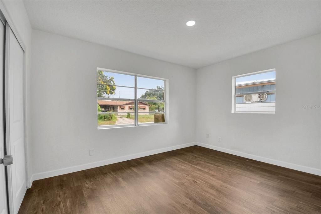 Activo con contrato: $275,000 (3 camas, 1 baños, 1136 Pies cuadrados)