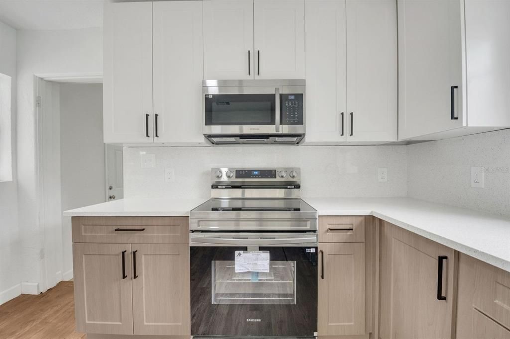 Activo con contrato: $275,000 (3 camas, 1 baños, 1136 Pies cuadrados)