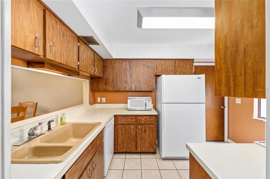 Active With Contract: $219,500 (3 beds, 2 baths, 1675 Square Feet)