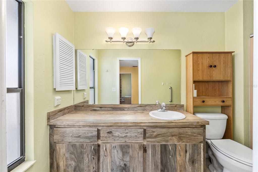 Active With Contract: $219,500 (3 beds, 2 baths, 1675 Square Feet)