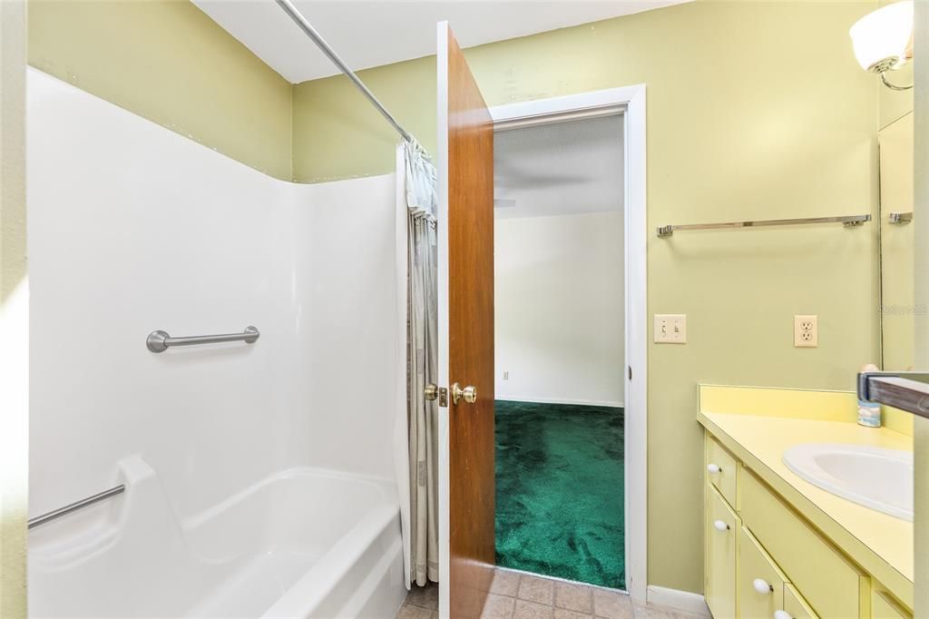 Active With Contract: $219,500 (3 beds, 2 baths, 1675 Square Feet)