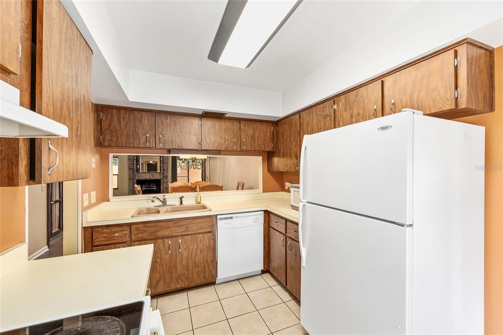 Active With Contract: $219,500 (3 beds, 2 baths, 1675 Square Feet)