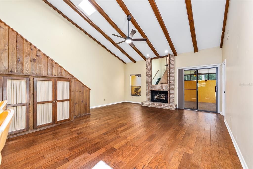 Active With Contract: $219,500 (3 beds, 2 baths, 1675 Square Feet)