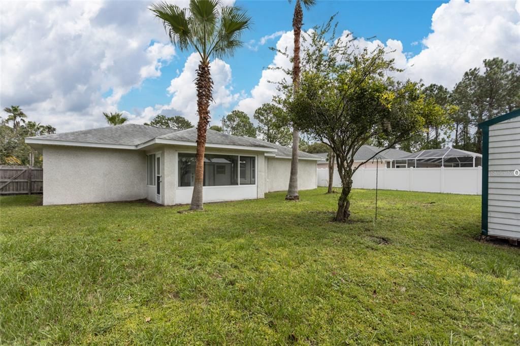 合同活跃: $269,875 (3 贝兹, 2 浴室, 1274 平方英尺)