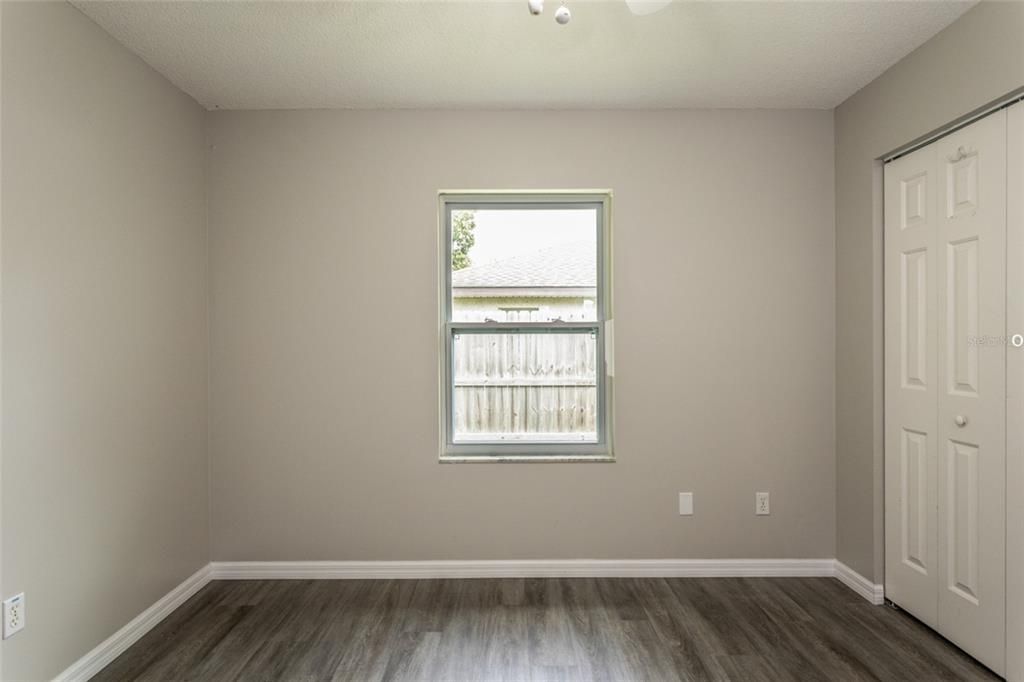 合同活跃: $269,875 (3 贝兹, 2 浴室, 1274 平方英尺)