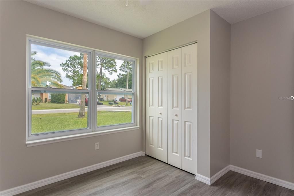 合同活跃: $269,875 (3 贝兹, 2 浴室, 1274 平方英尺)