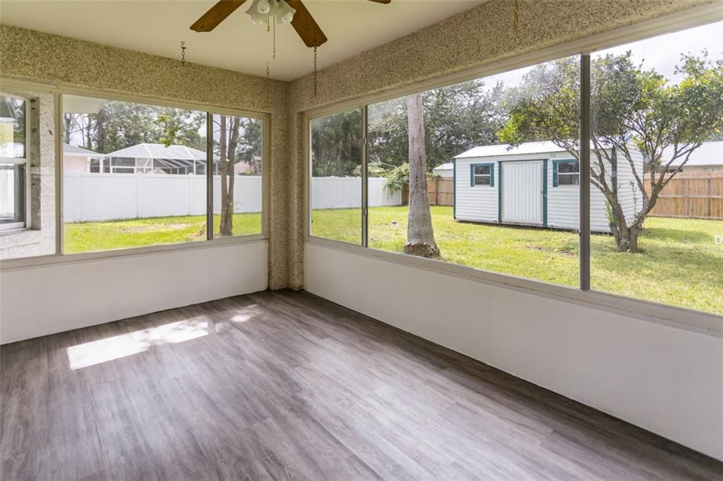 合同活跃: $269,875 (3 贝兹, 2 浴室, 1274 平方英尺)