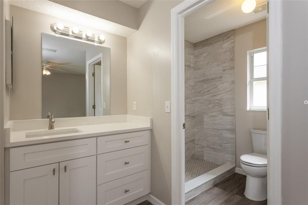 合同活跃: $269,875 (3 贝兹, 2 浴室, 1274 平方英尺)