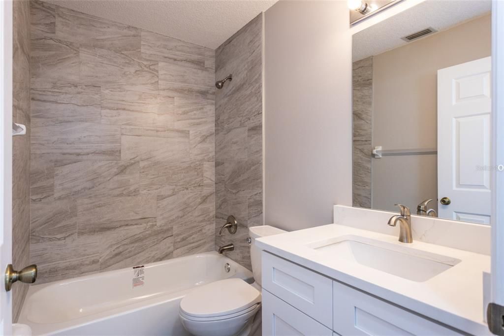 合同活跃: $269,875 (3 贝兹, 2 浴室, 1274 平方英尺)