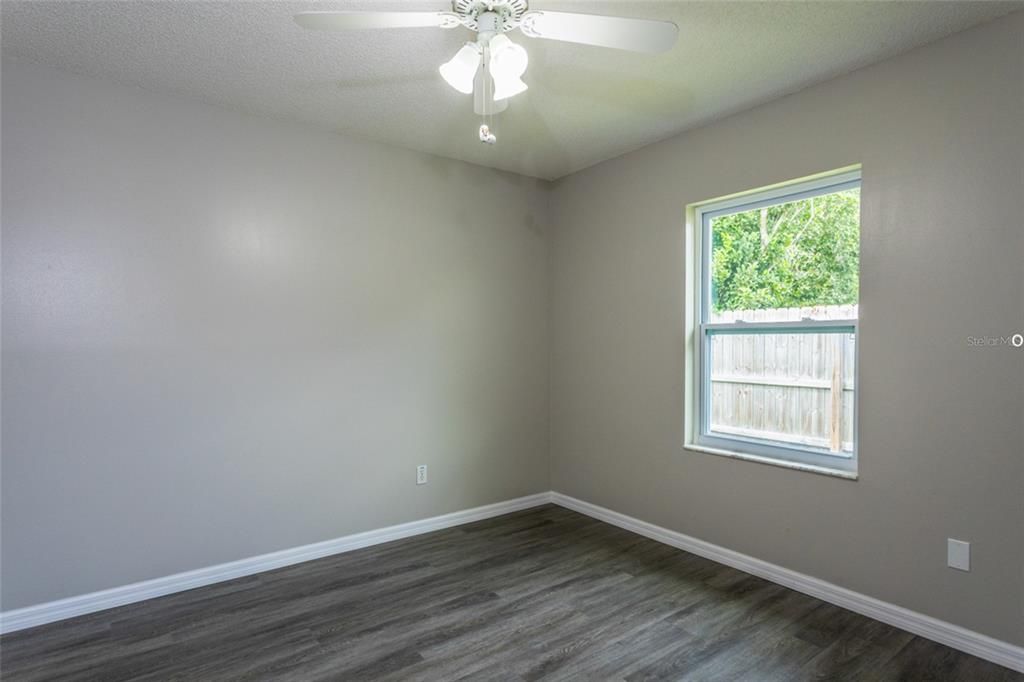 合同活跃: $269,875 (3 贝兹, 2 浴室, 1274 平方英尺)