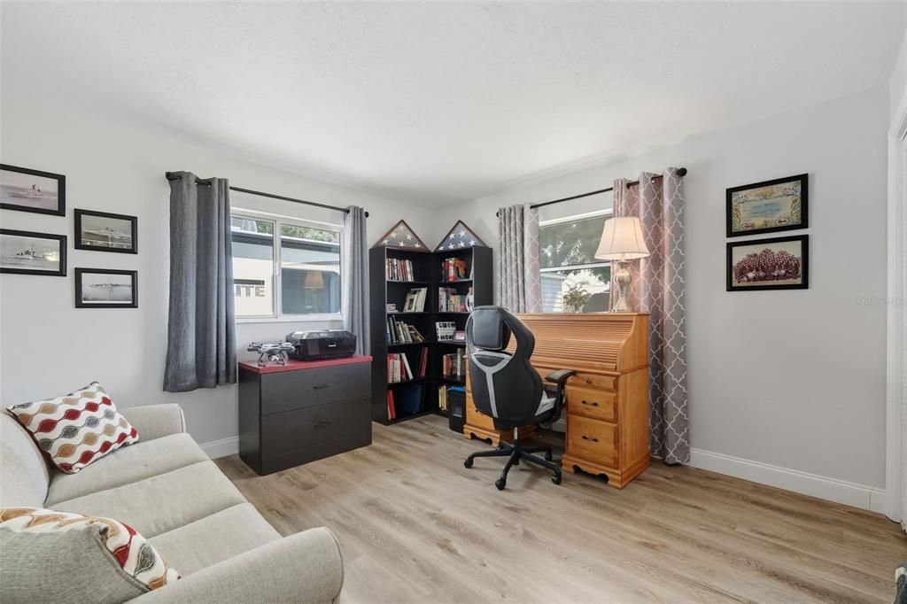 合同活跃: $219,900 (2 贝兹, 1 浴室, 1170 平方英尺)