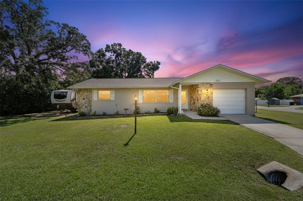 合同活跃: $219,900 (2 贝兹, 1 浴室, 1170 平方英尺)