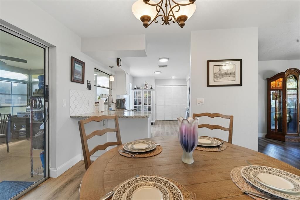 合同活跃: $219,900 (2 贝兹, 1 浴室, 1170 平方英尺)