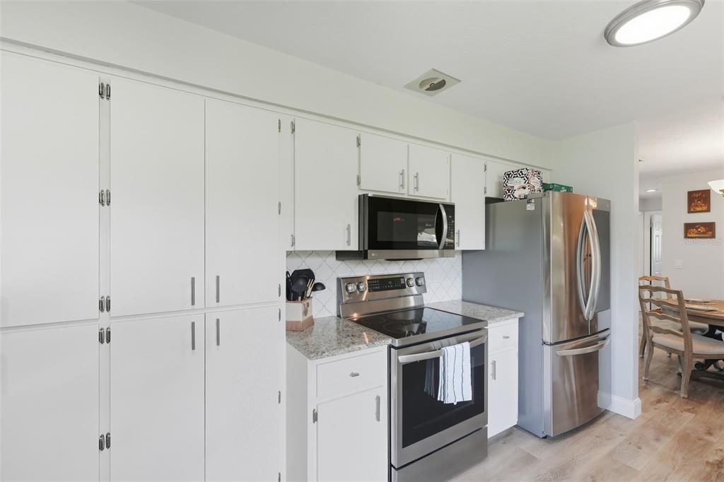 合同活跃: $219,900 (2 贝兹, 1 浴室, 1170 平方英尺)