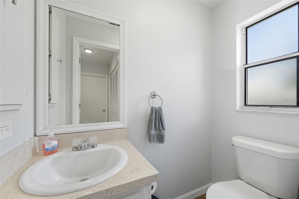 合同活跃: $219,900 (2 贝兹, 1 浴室, 1170 平方英尺)