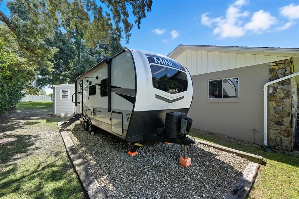 合同活跃: $219,900 (2 贝兹, 1 浴室, 1170 平方英尺)