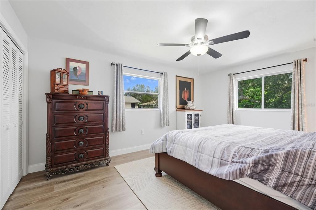 合同活跃: $219,900 (2 贝兹, 1 浴室, 1170 平方英尺)