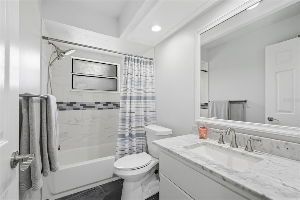 合同活跃: $219,900 (2 贝兹, 1 浴室, 1170 平方英尺)