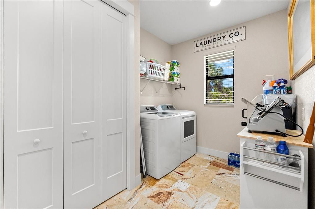 For Sale: $1,100,000 (3 beds, 2 baths, 2349 Square Feet)