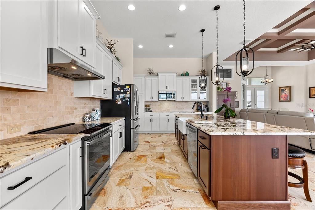 For Sale: $1,100,000 (3 beds, 2 baths, 2349 Square Feet)