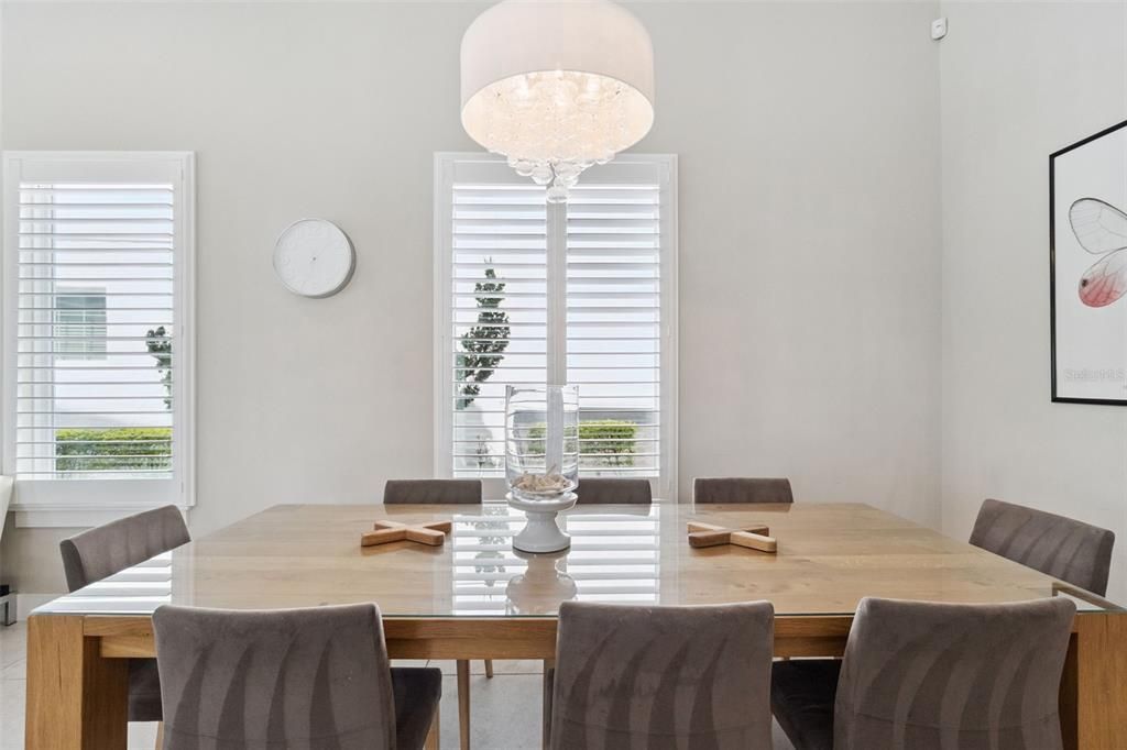 合同活跃: $975,000 (5 贝兹, 5 浴室, 3377 平方英尺)