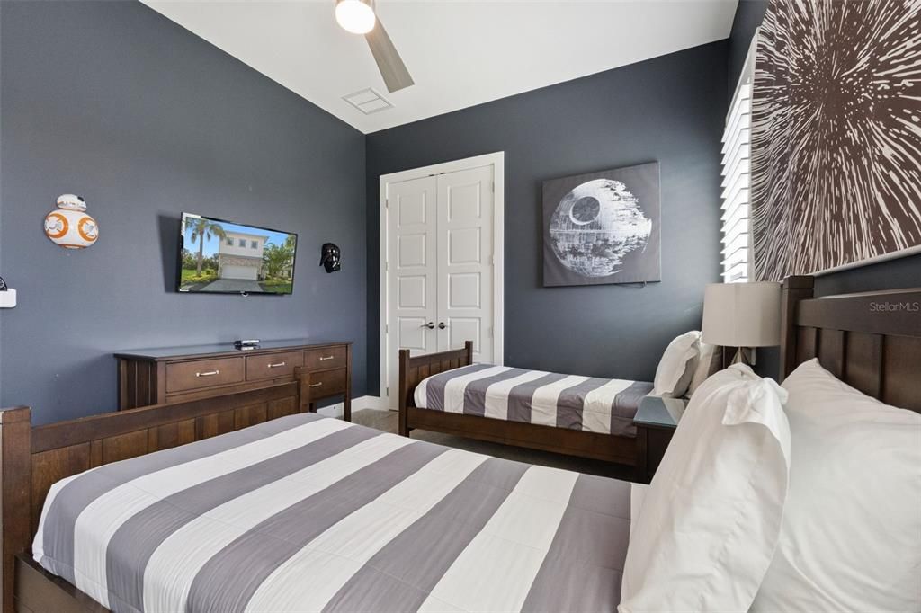 合同活跃: $975,000 (5 贝兹, 5 浴室, 3377 平方英尺)