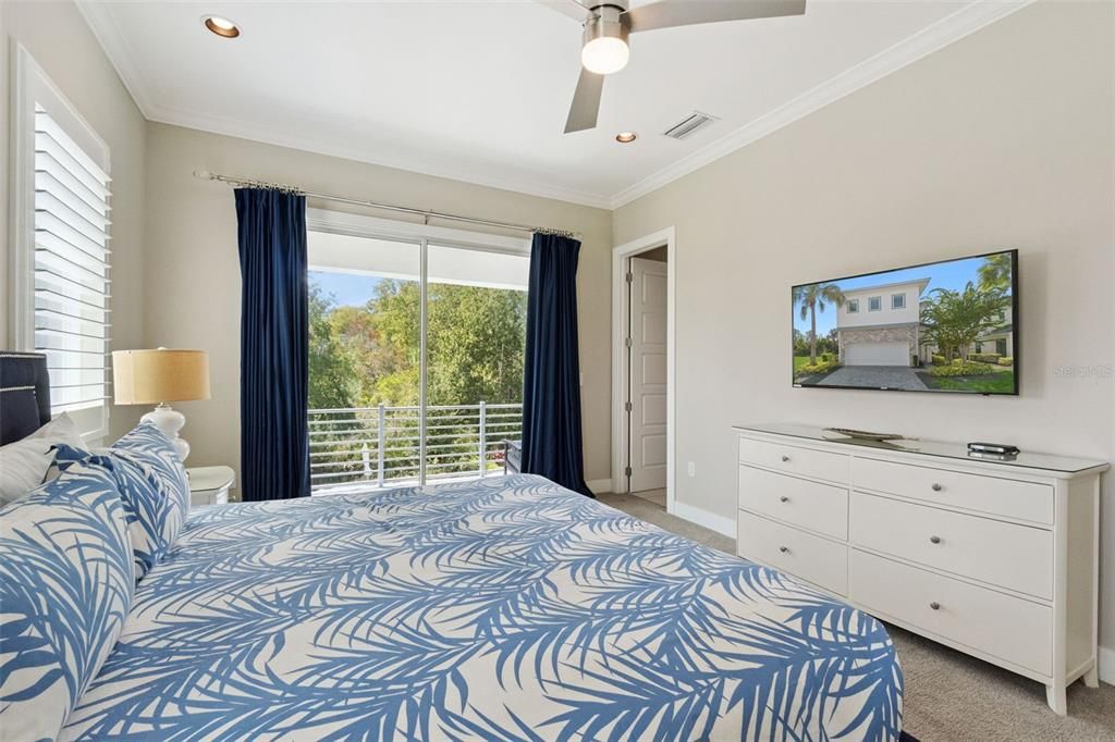 合同活跃: $975,000 (5 贝兹, 5 浴室, 3377 平方英尺)