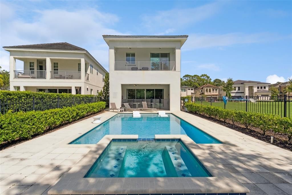 合同活跃: $975,000 (5 贝兹, 5 浴室, 3377 平方英尺)