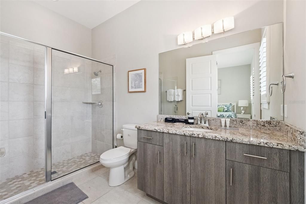 合同活跃: $975,000 (5 贝兹, 5 浴室, 3377 平方英尺)