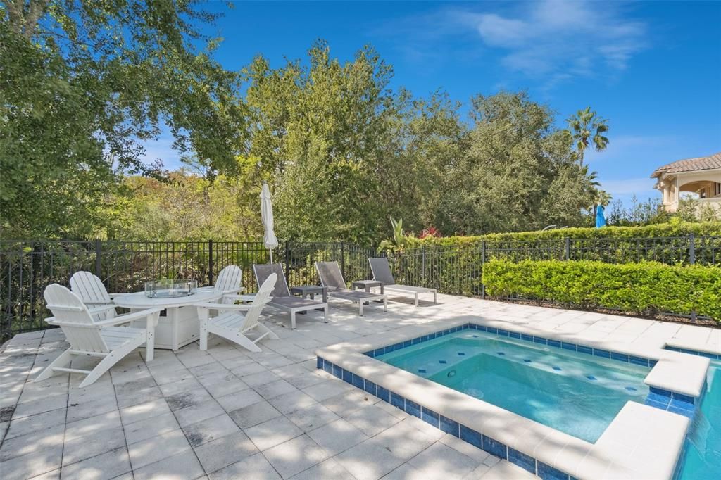 合同活跃: $975,000 (5 贝兹, 5 浴室, 3377 平方英尺)