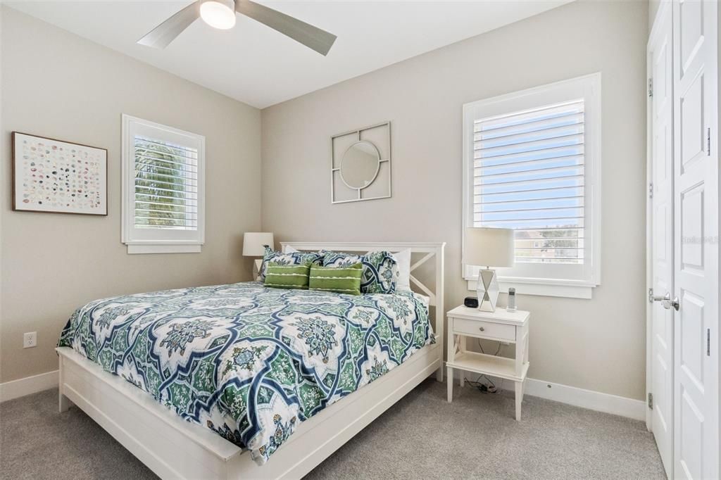 合同活跃: $975,000 (5 贝兹, 5 浴室, 3377 平方英尺)