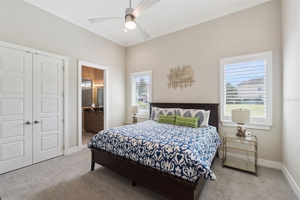 合同活跃: $975,000 (5 贝兹, 5 浴室, 3377 平方英尺)