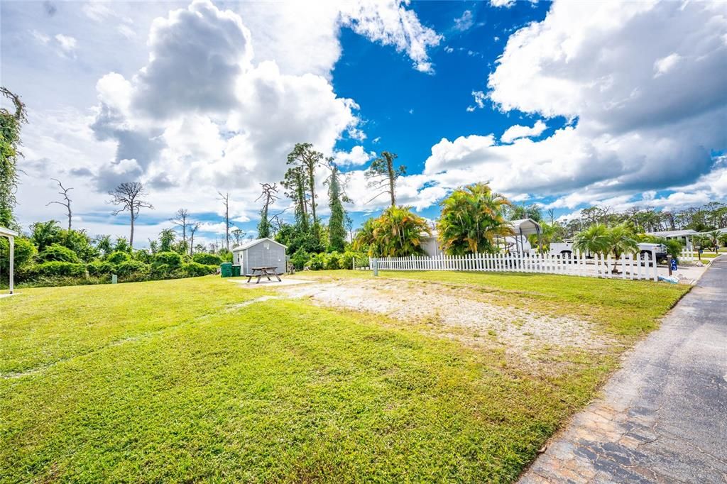 На продажу: $89,900 (0.12 acres)