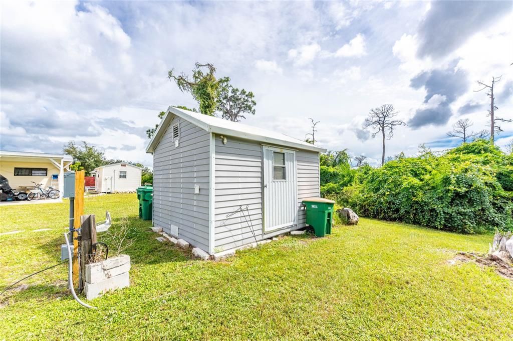 На продажу: $89,900 (0.12 acres)