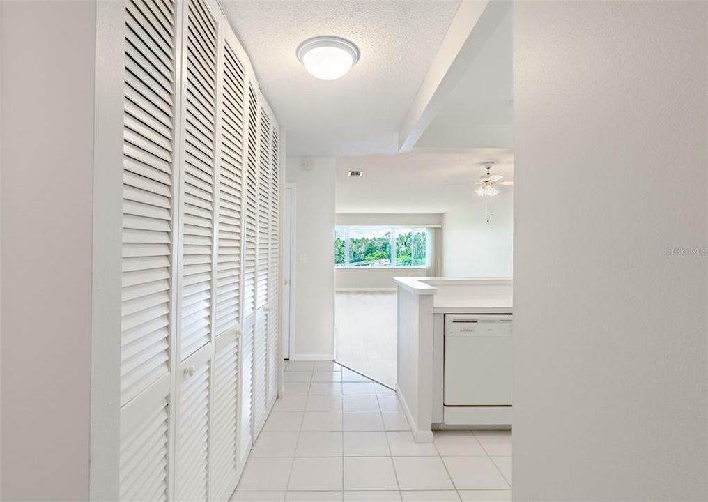 На продажу: $249,900 (1 спален, 2 ванн, 1050 Квадратных фут)