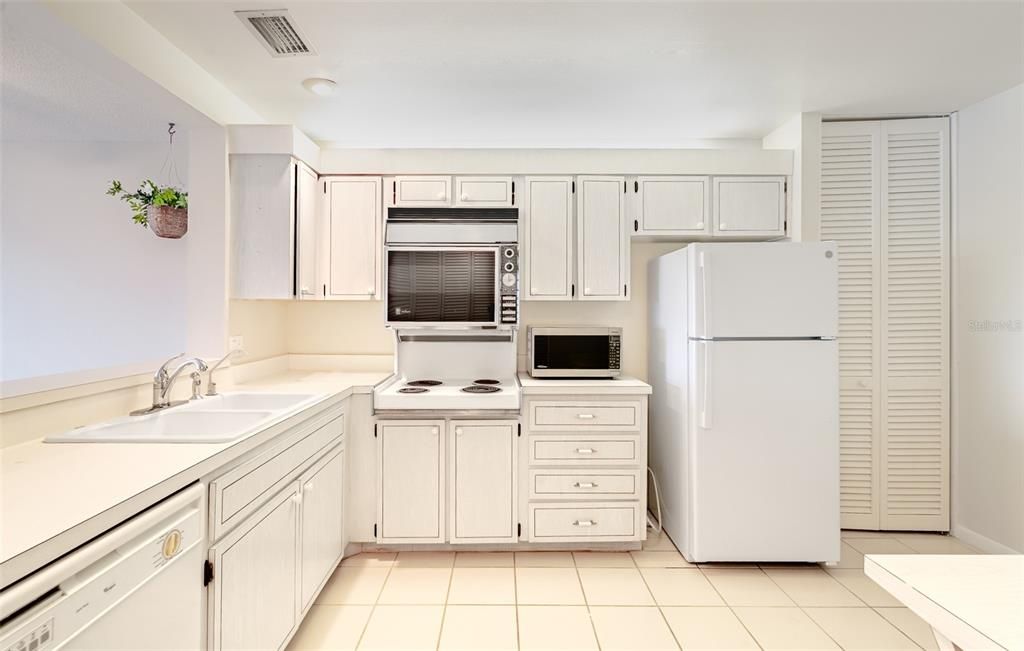 На продажу: $249,900 (1 спален, 2 ванн, 1050 Квадратных фут)