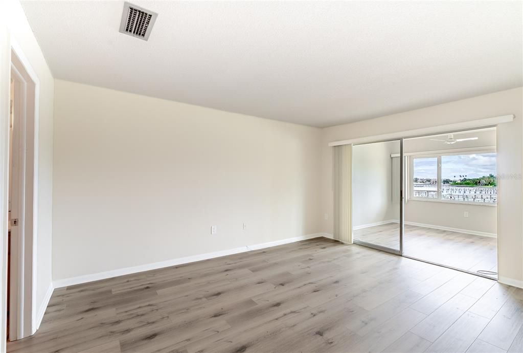 На продажу: $249,900 (1 спален, 2 ванн, 1050 Квадратных фут)