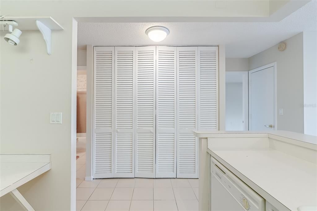 На продажу: $249,900 (1 спален, 2 ванн, 1050 Квадратных фут)