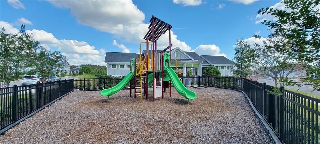 Active With Contract: $2,800 (3 beds, 2 baths, 2018 Square Feet)