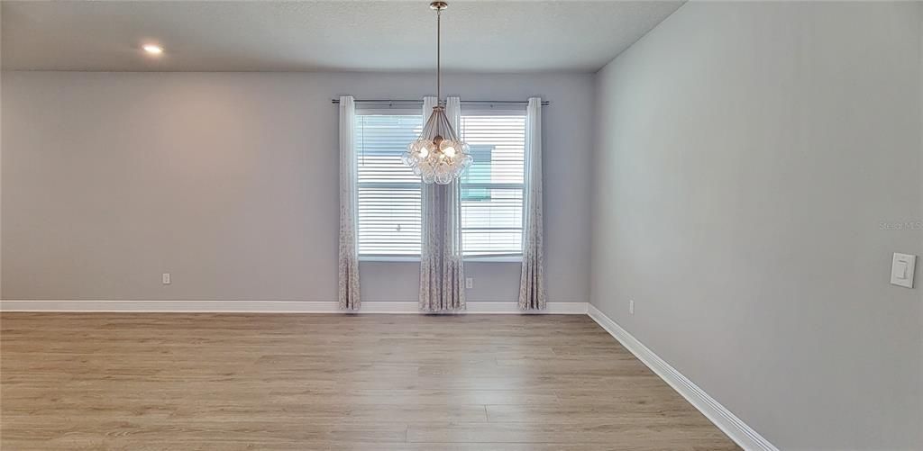 Active With Contract: $2,800 (3 beds, 2 baths, 2018 Square Feet)