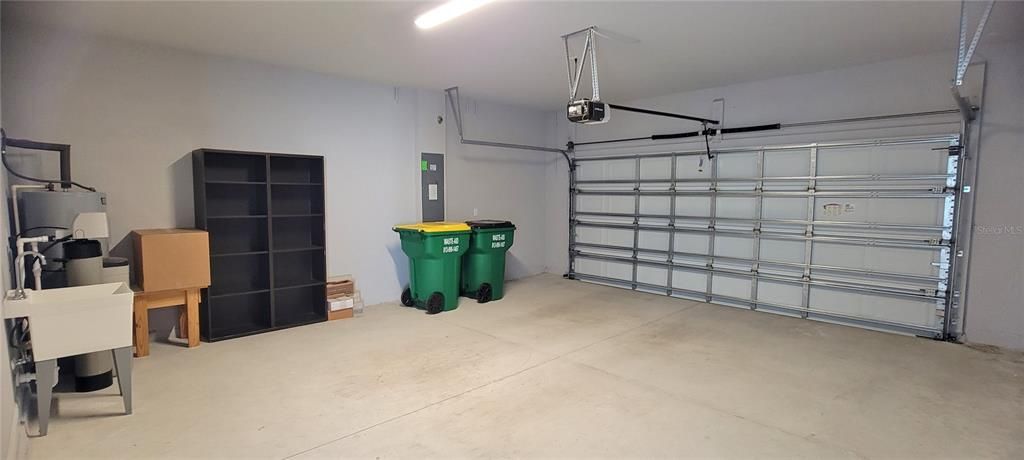 Active With Contract: $2,800 (3 beds, 2 baths, 2018 Square Feet)