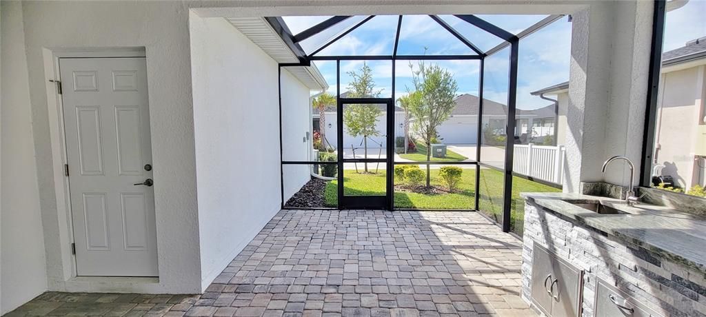 Active With Contract: $2,800 (3 beds, 2 baths, 2018 Square Feet)