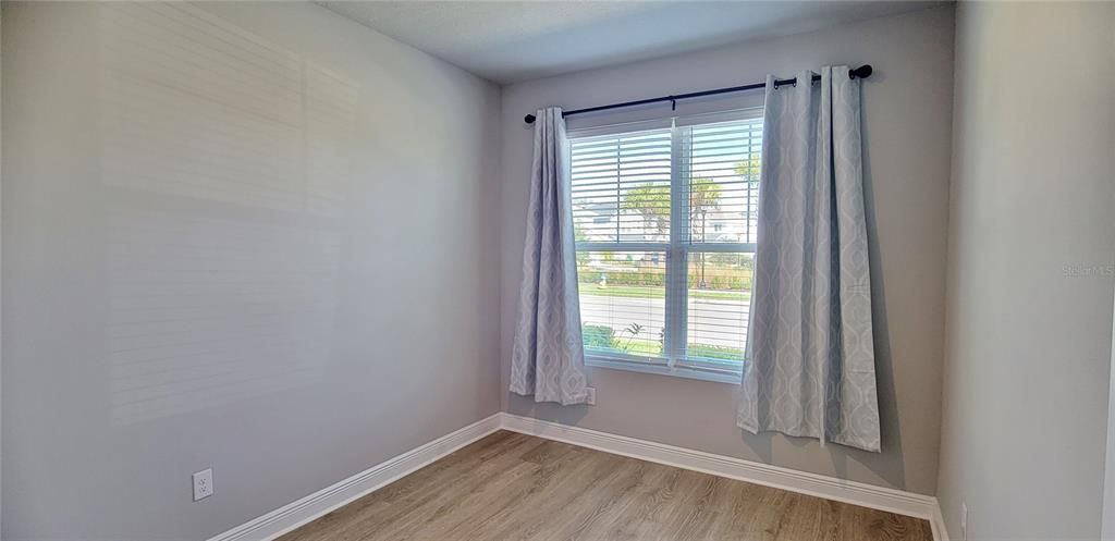 Active With Contract: $2,800 (3 beds, 2 baths, 2018 Square Feet)