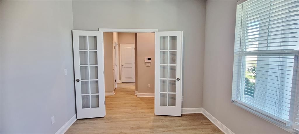 Active With Contract: $2,800 (3 beds, 2 baths, 2018 Square Feet)