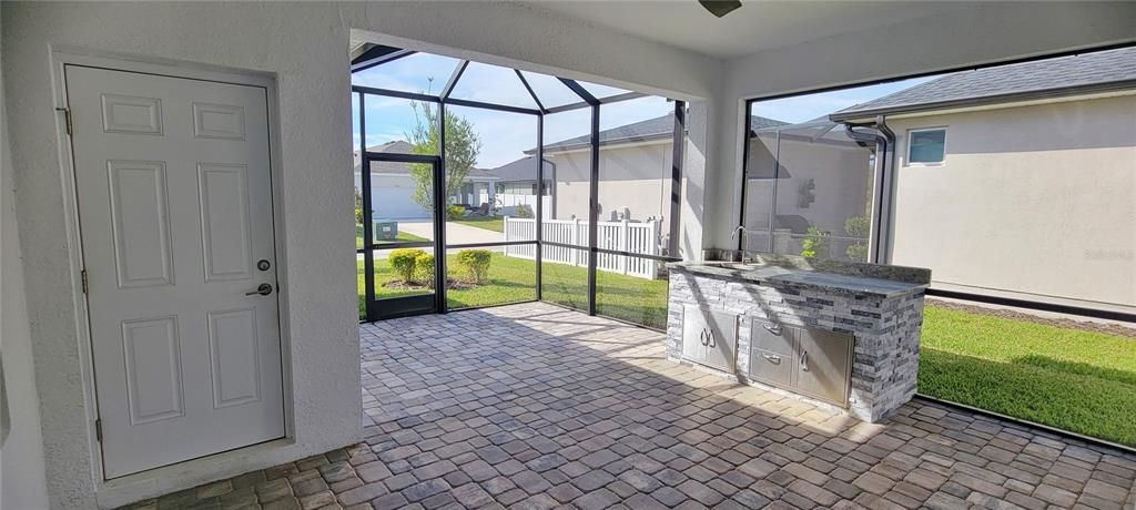 Active With Contract: $2,800 (3 beds, 2 baths, 2018 Square Feet)