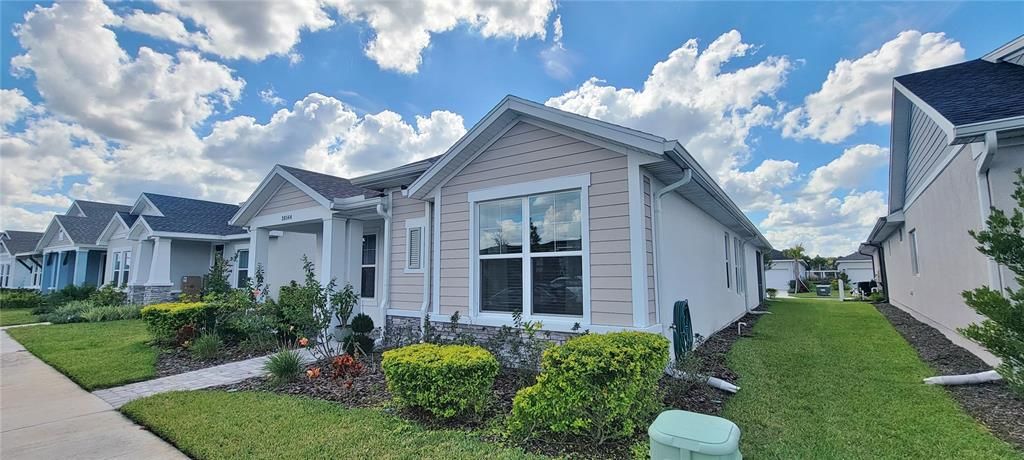 Active With Contract: $2,800 (3 beds, 2 baths, 2018 Square Feet)